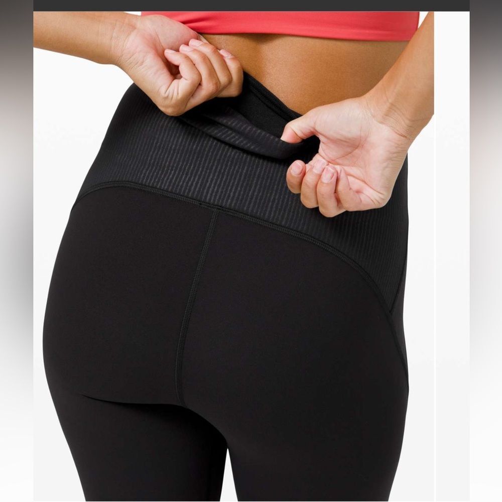 Lululemon Blissful Bend Super High-Rise Short 8"
Black Size 12